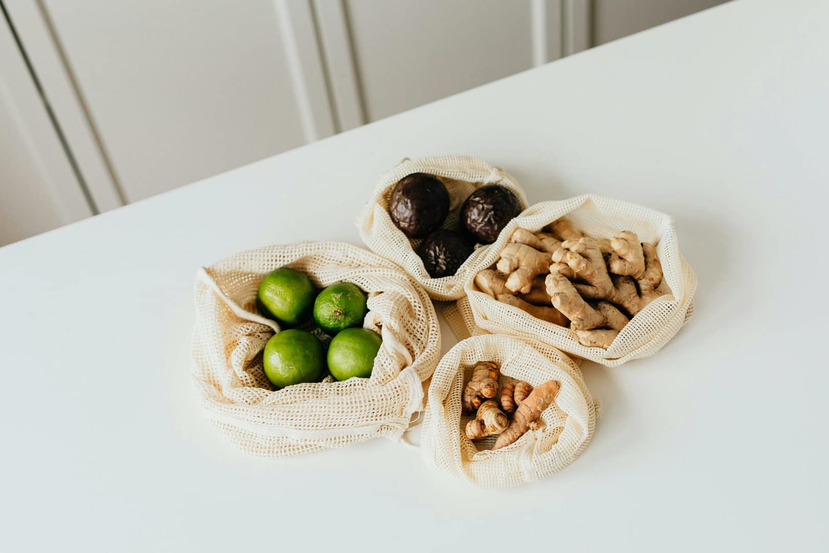 Die vielseitige Welt des Natrons: Alte Hausmittel neu entdeckt 3 Kostenloses Stock Foto zu avocado, gewürze, ingwer
